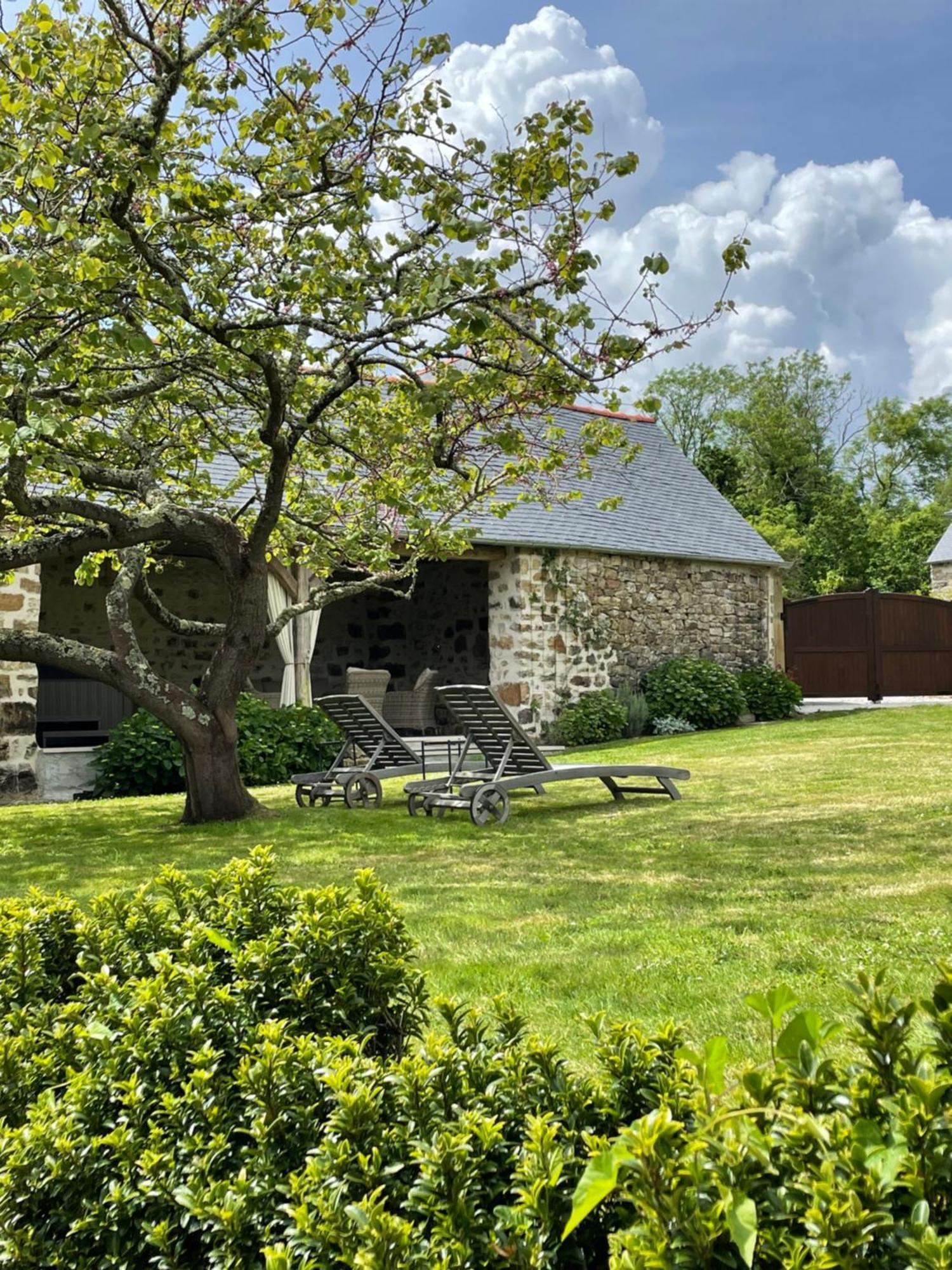 Les Cottages Du Manoir, Jacuzzi -קרוזון מראה חיצוני תמונה